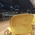 横浜の夜景を眺めながらお食事ができるテラス席はデートにぴったり！ペット連れのお客様も大歓迎