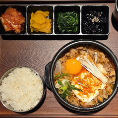 牛肉 スンドゥブチゲ 定食［ライス ＋ 単品 ＋ おかず4種］