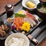 湘南刺身定食　新鮮な食材を使った間違いない逸品