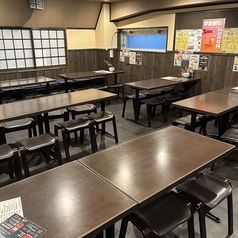 《幹事さんも安心》レイアウトしやすいテーブル席で、人数に合わせた柔軟な対応が可能！スムーズな宴会進行をサポートします♪
