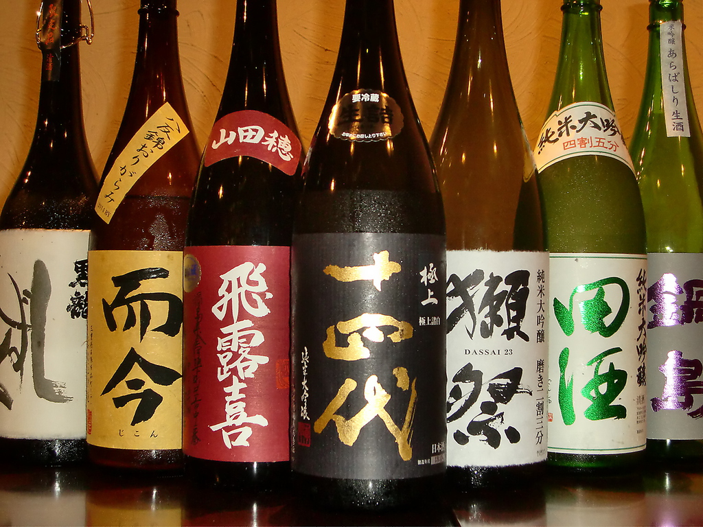 日本酒も豊富に120種類以上ご用意しております！中には十四代等珍しいプレミアムなお酒も…