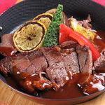 アラカルトメニューも種類豊富◎熊本県産赤牛などお肉好きにはたまらない一品をご用意してます。