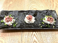 阿蘇赤牛の炙り手巻き寿司