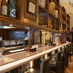 お一人様からご利用いただけるカウンター席。ちょっと1杯&お寿司を食べたいなど、お仕事帰りの憩い時間にお立ち寄りください♪