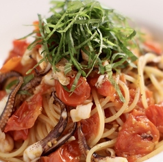 イカゲソと大葉のフレッシュトマトパスタ