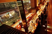 都内最大30Mロングカウンターから眺める東京駅の夜景