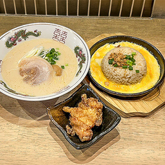 鶏白湯ラーメンと鉄板ガーリックライスセット