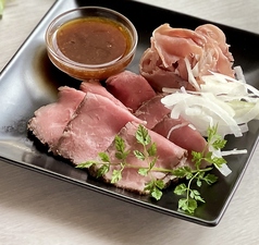 厳選したお肉をじっくりとローストしています。