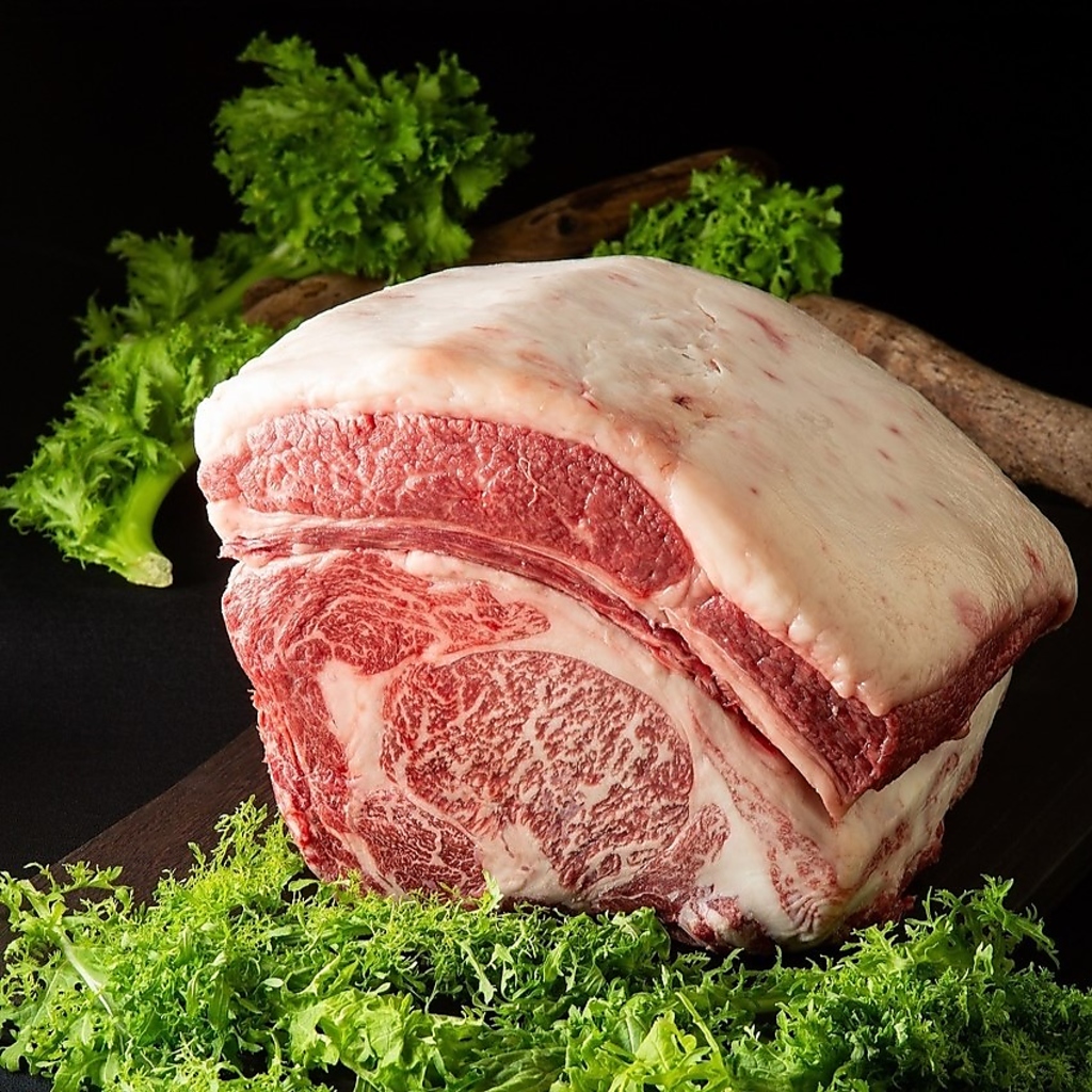 あか牛：ヒレ陶板焼き・はりはりしゃぶ鍋・ローストビーフなど様々な調理で堪能いただけます。