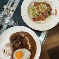 あまおうの甘酸っぱさが効いた、創作系フードメニュー！