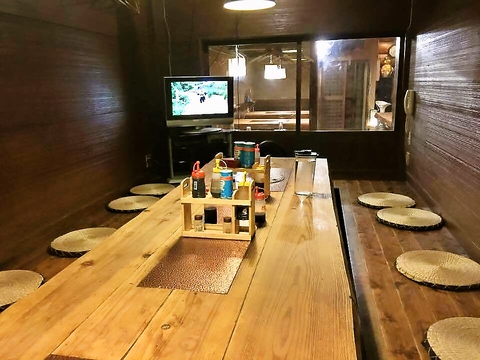 酒屋さんが営む創作居酒屋。選りすぐりのおいいしいお酒と料理がとてもリーズナブル。