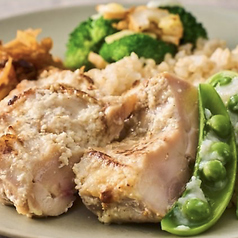 旨味しみこむ鶏もも肉とスナップエンドウの塩こうじ焼き