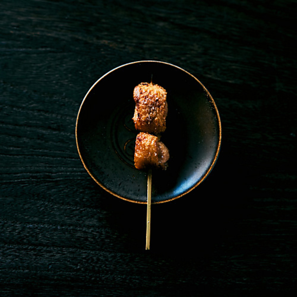 鹿児島県産「黒さつま鶏」を中心に国産鶏の焼き鳥です。