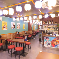 少人数での飲み会や女子会にぴったりな、使い勝手の良い4名様用テーブル席を10卓ご用意♪活気あふれる店内の雰囲気を感じながら、ゆったりとお食事をお楽しみいただけます◎友人同士の集まりや、お仕事帰りのサク飲みなど、様々なシーンに合わせてお気軽にご利用ください！