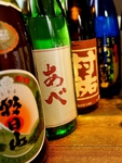 定番日本酒からレアな日本酒まで豊富に取りそろえております。