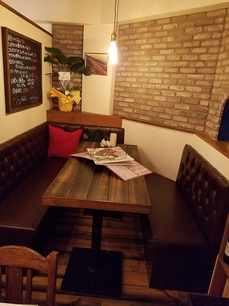 奥にはソファー席も！5名様迄いけます！