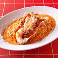 料理メニュー写真 豪快!オマール海老のトマトソース  リングイネ (半身)