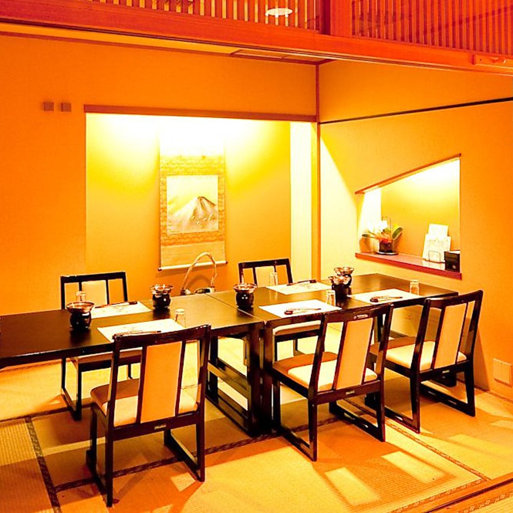 お座敷テーブル席。贅沢な仕様は接待などにも最適です。