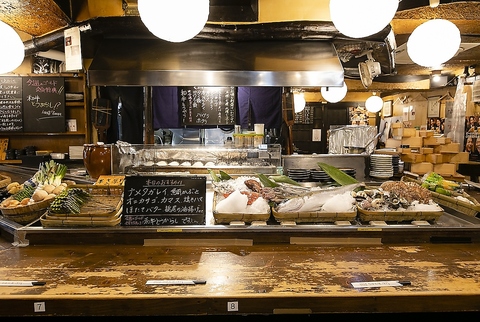 昔ながらの炉端焼き雰囲気で、お仕事帰りのサク飲みやお座敷での会社宴会にぴったり！