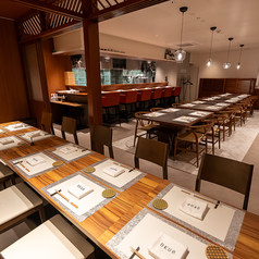 貸切のご利用は要相談で承っており、特別なイベントやパーティーなどさまざまなシーンに合わせてご相談いただけます。落ち着いた雰囲気の中でプライベート感を大切にした空間を提供し、心に残るひとときを演出いたします。貸切は20名様から承っております◎お気軽にお問い合わせください。