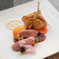 料理メニュー写真 京鴨モモ肉のパイ包み焼き　鴨胸肉ロティーの取り合わせ　色彩豊かな野菜のロースト