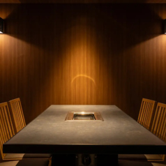 高級感と居心地の良い店内はデートや接待にも◎全席無煙ロースター完備で煙を気にせずお食事を楽しめます。