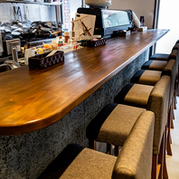 【木の温もりに包まれたカウンター】