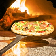 本場イタリアの薪石窯で焼上る本格PIZZA