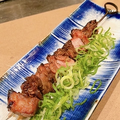 タイ王国の豚カシラ900円(ホホ肉鉄串焼き)