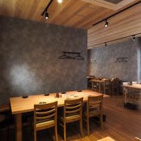 人数に合わせてご利用可能なテーブル席を複数完備。