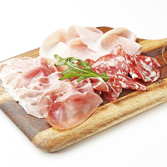 サラミとハムの盛り合わせ