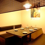 6名様～広々としたテーブル席をご用意しています。パーテーションを区切って個室風にも利用可能です