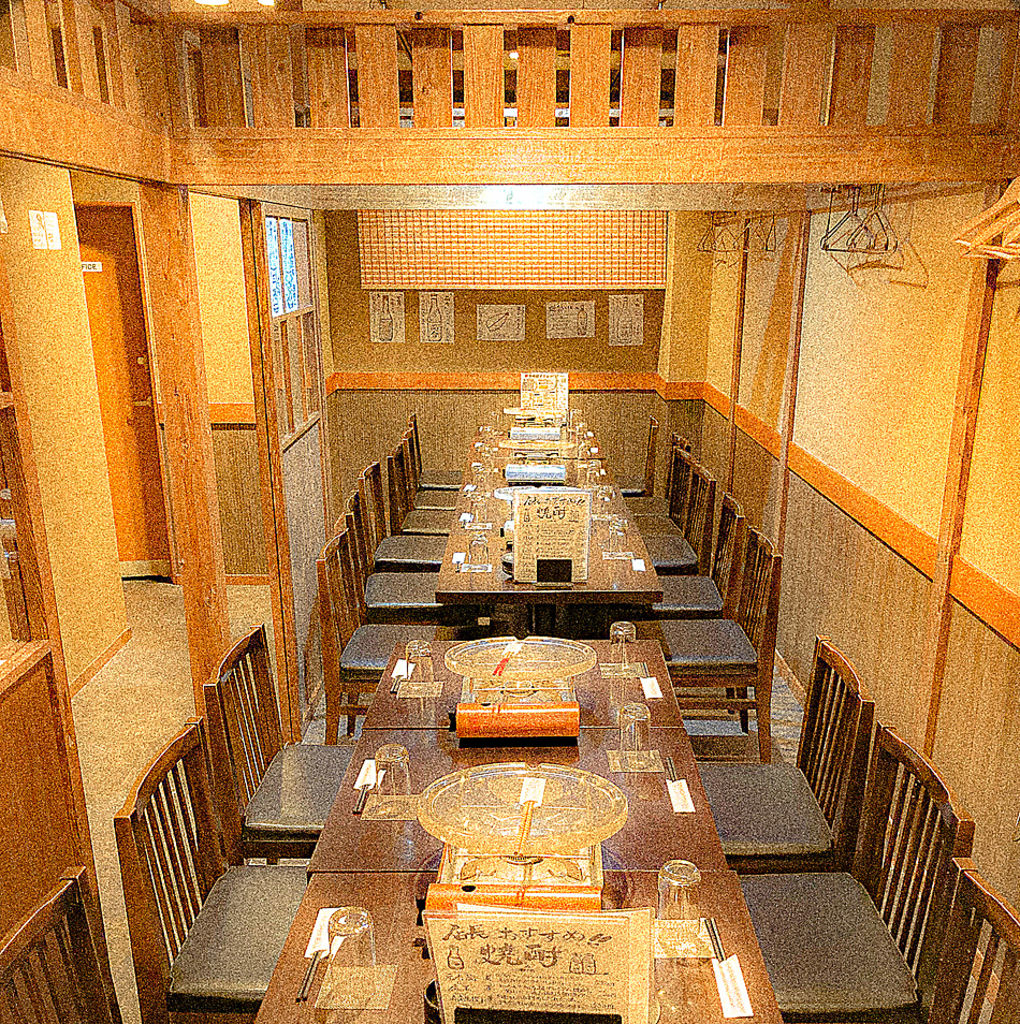 テーブル宴会席。最大20名様ご利用いただけます。フロア貸切で35名様可能です！歓迎会に是非！