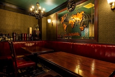 最大６名様でご利用頂けるL字型のテーブルソファー席です。木のテーブルで施されたテーブルはカップルでの利用におすすめ！！２人きりの大切な時間をお楽しみください♪◇浦和 浦和駅 宴会 貸切 二次会 3時間コース イタリアン ダイニングバー◇