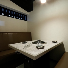 2名様から個室ご利用OK!!2名さま、4名さま、2名さまと様々なお客様の個室完備!!《喫煙可》