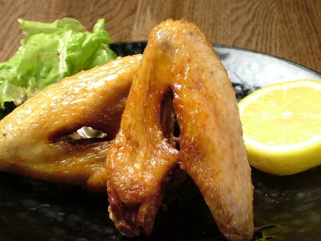 厳選された、天草大王(雌)の手羽先揚げ！ビールとの相性は◎！ぺろりと平らげてしまいます♪1本480円