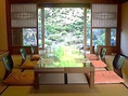 吉亭のお座敷。大正時代建築の文化財で江戸末期からの庭園を眺めながらお食事をお楽しみ頂けます。お座敷のご利用は要予約です。チャージ一室3240円。