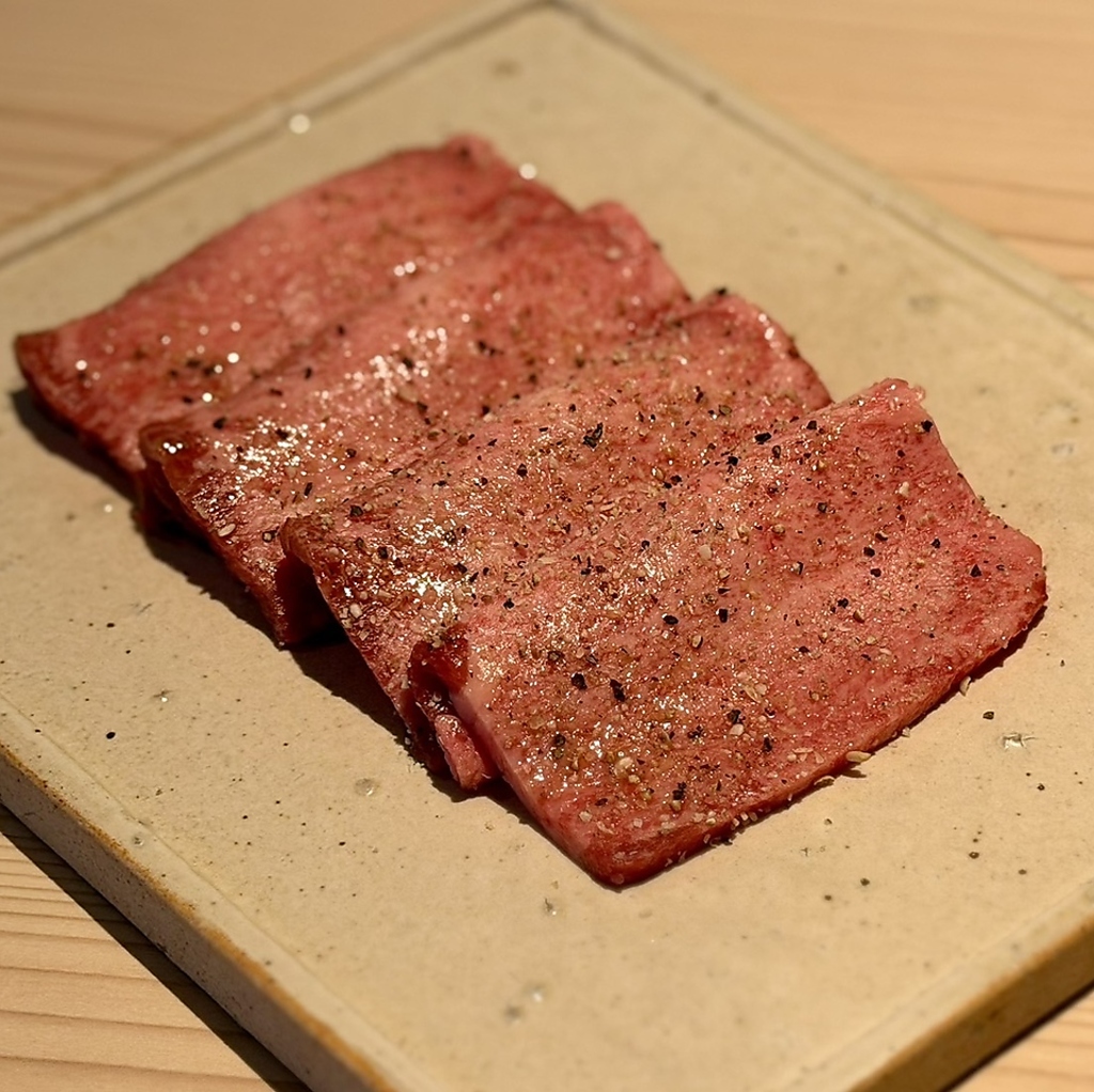 蓮蔵極旨塩タンは当店自慢の逸品です。上質なお肉をお腹いっぱいお召し上がりください！