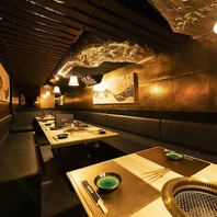 活気溢れる店内で七輪焼きを堪能