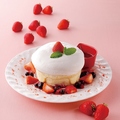 料理メニュー写真&nbsp;ストロベリーとベリーのパンケーキ
