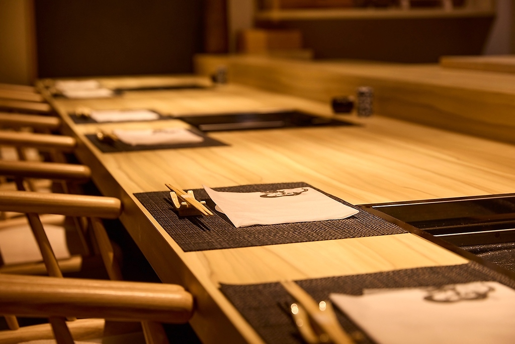 迫力満点のカウンター席