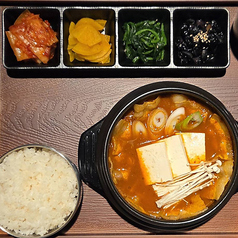 豚肉 キムチチゲ 定食［ライス ＋ 単品 ＋ おかず4種］