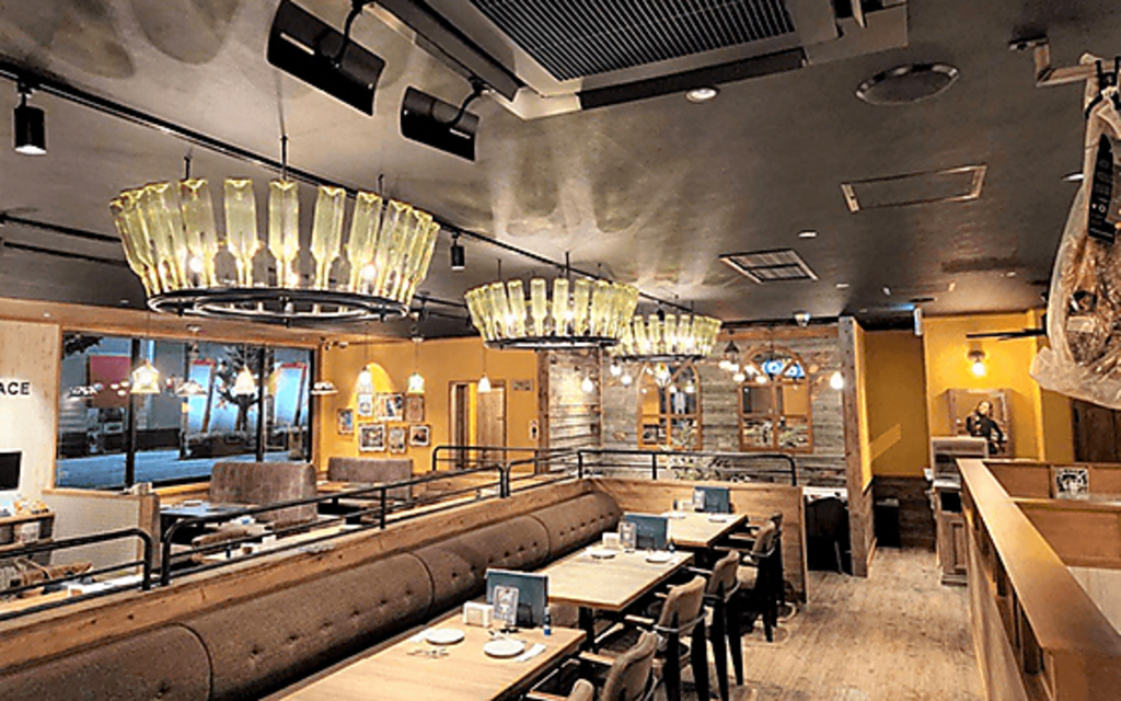 広々としたおしゃれな店内はデートや宴会ご家族でも色々なシーンでご利用いただけます。