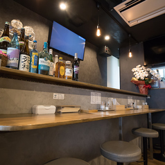 駅チカで気軽に立ち寄れる当店のカウンター席は、Barのような落ち着いた雰囲気の中、サク飲みなどにぴったりです。
