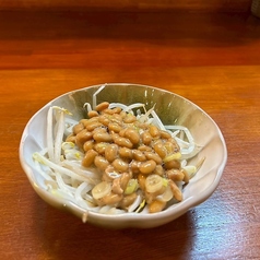 当店の人気メニュー！　もやし納豆の写真