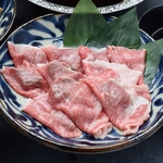 県産和牛のすき焼きやしゃぶしゃぶをご用意してます。脂ののった甘くて上質なお肉をご堪能ください。