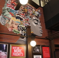 TGI FRIDAYS ティージーアイ フライデーズ 神奈川芸術劇場店の雰囲気1