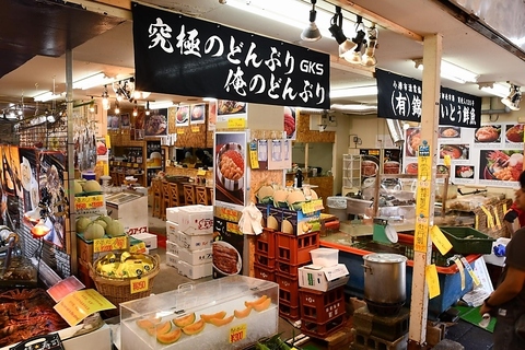 ウニやいくら、カニなど北海道を代表する食材を、豪快などんぶりでご堪能ください！！