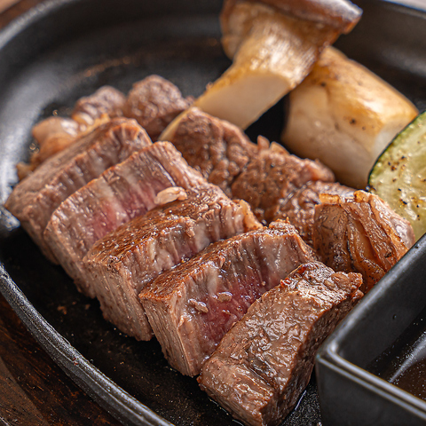 【サーロインステーキがこの価格!?】お手頃価格で高品質のお肉を楽しめる♪