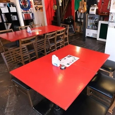 広々とした6名様用のテーブル席は、各種宴会や友人とのお食事にぴったりです。周りを気にせず、ゆったりとくつろげる空間で、特別な時間をお過ごしいただけます。歓送迎会や打ち上げなど、様々なシーンでご利用ください。